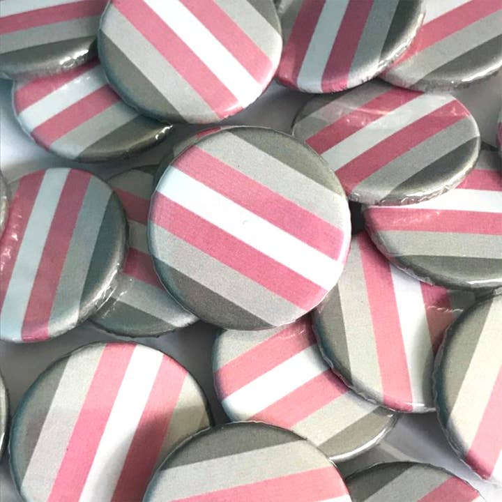 Rainbow & Co – wholesale Nål och knapp för kavajslag – Demigirl Pride Flag-märke