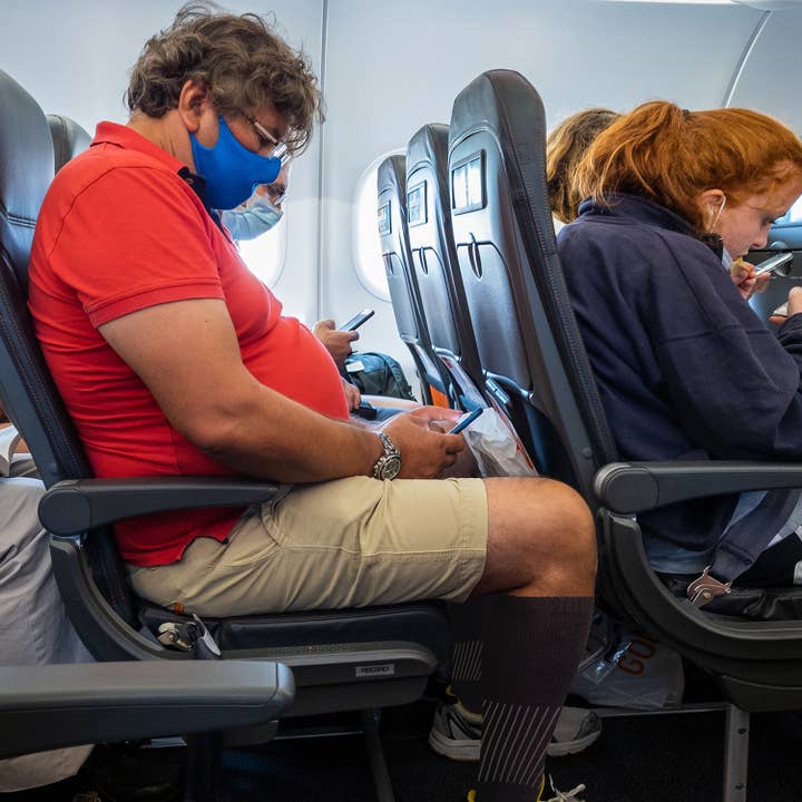 The American Gift Company (TAGCO) - Wholesale Socks – Unisex - TRAVEL DVT SOCKS - BLUE10