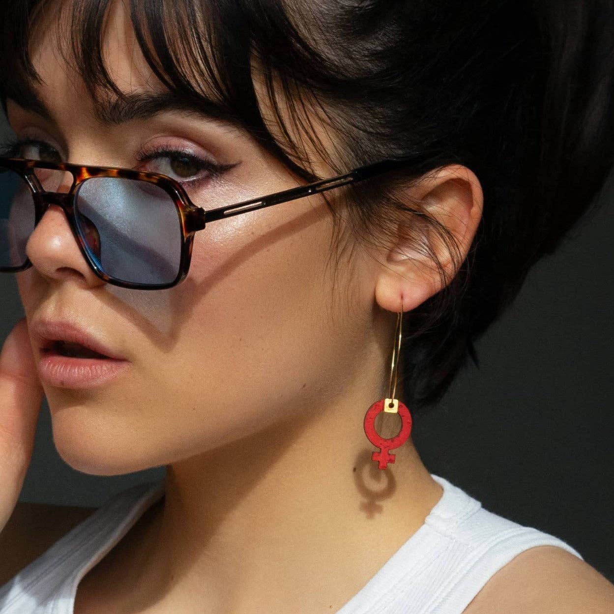 Matcha Paris – wholesale Hängande örhängen – Fri kvinna – Omatchade örhängen1