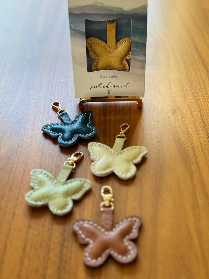 Læder Sommerfuglevedhæng til tasker, bagage, nøgler for engroshandel hos FEEL Charmed