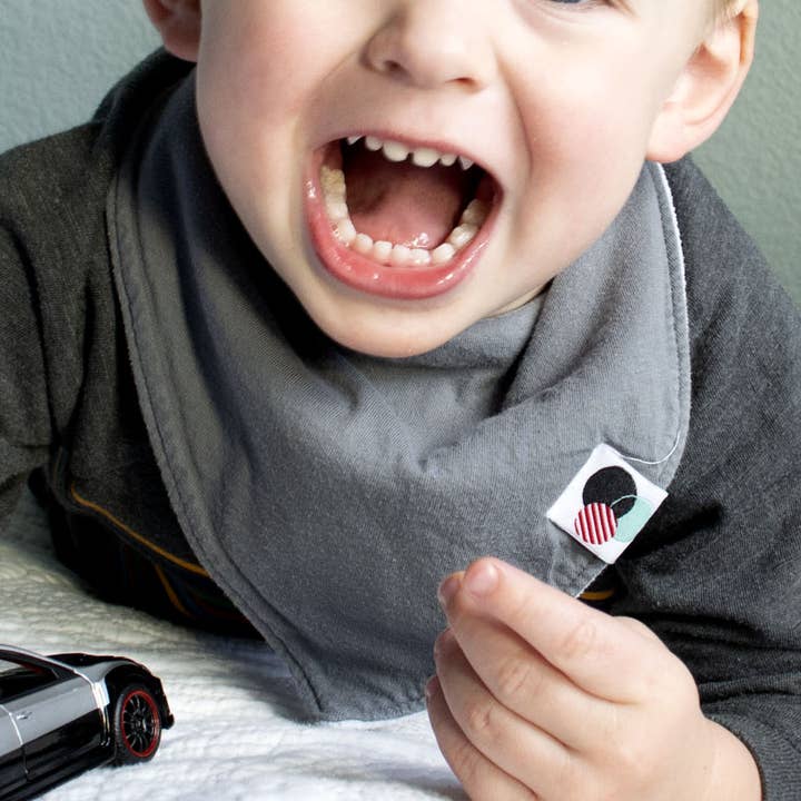 GRAU Solid | Premium Plus Baby Bandana Lätzchen für den Großhandel von Glossydots Baby