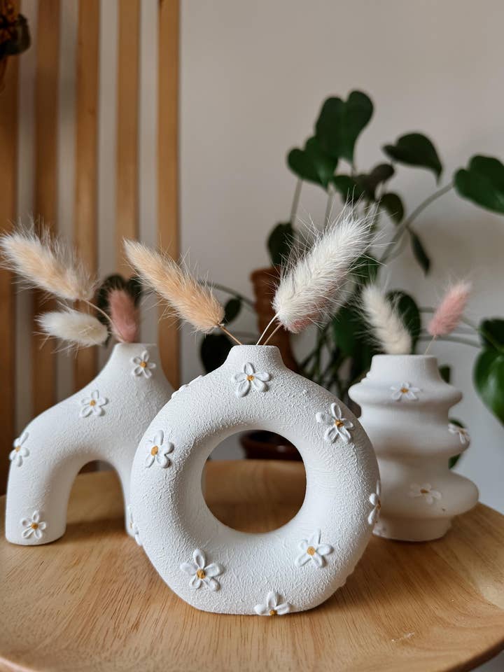 Mini Textured Ceramic Daisy Flower Vases for Home Decor for wholesale by Casinha Flores