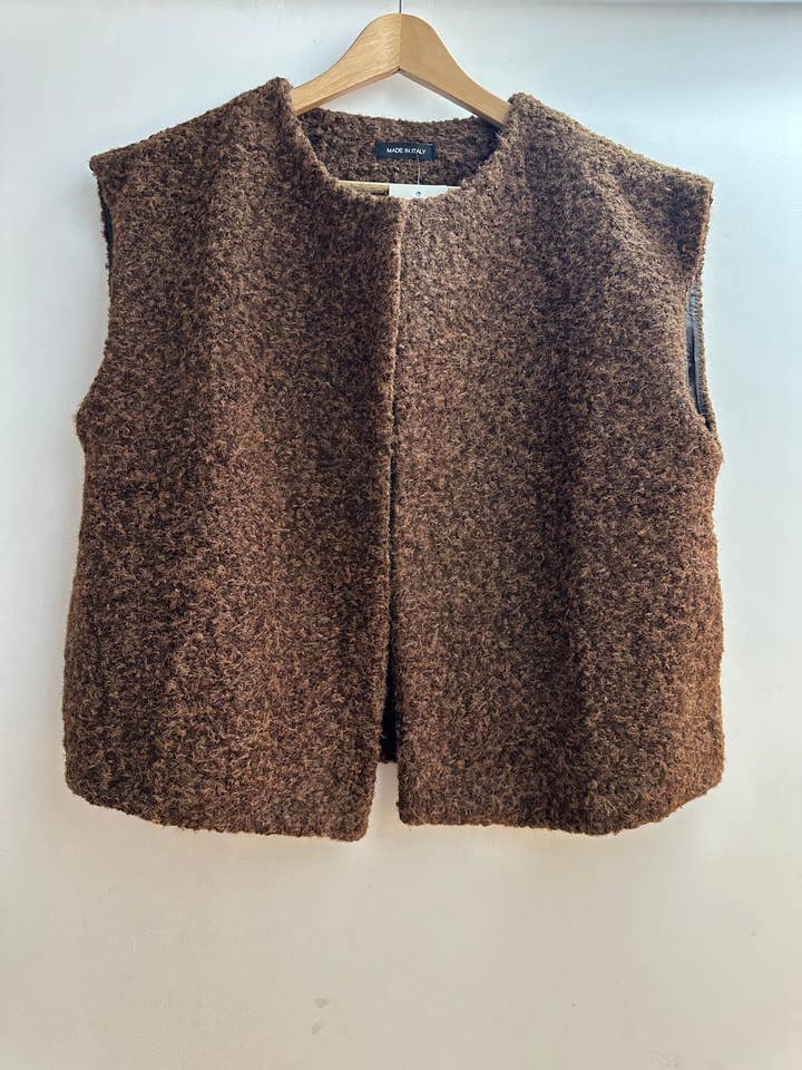 LORIANE - Wholesale Outerwear Vest - Women's - 250195 Plain sleeveless vest5