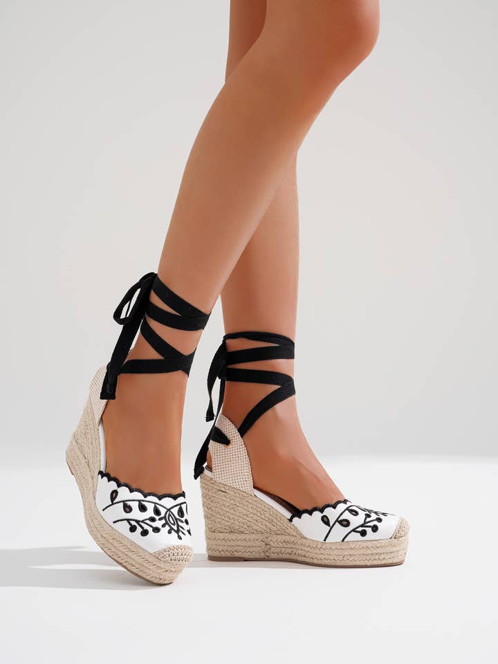 Broderede espadrille sandaler med høj kilehæl for engroshandel hos CEREZA