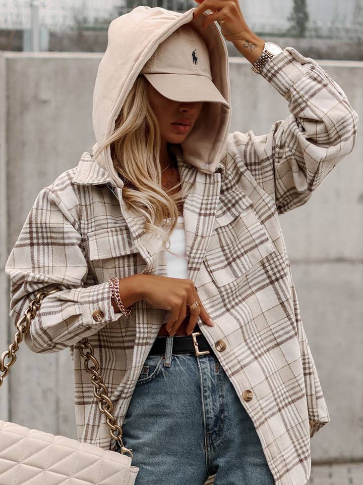 Surchemise surdimensionnée à carreaux kaki neutre avec capuche amovible pour la vente par Suhkasana