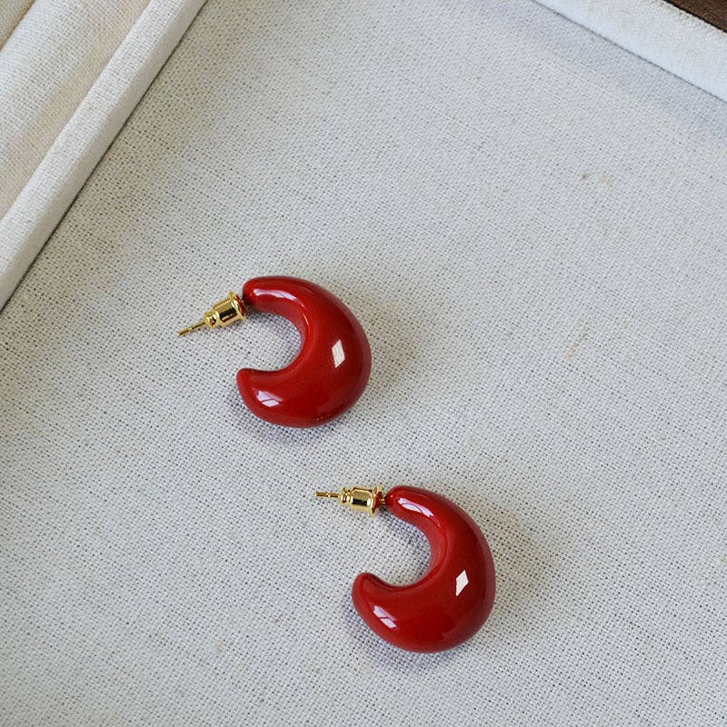 Revelari - Vendita all'ingrosso Orecchini a cerchio - Orecchini a cerchio in resina rossa con accento dorato1