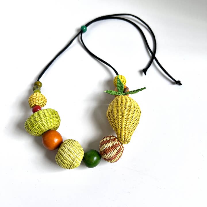 Belart Fair Trade – Großhandel Perlenkette – Iraca Woven Fruit & Chicon — Kurze Halskette mit Açai-Perlen