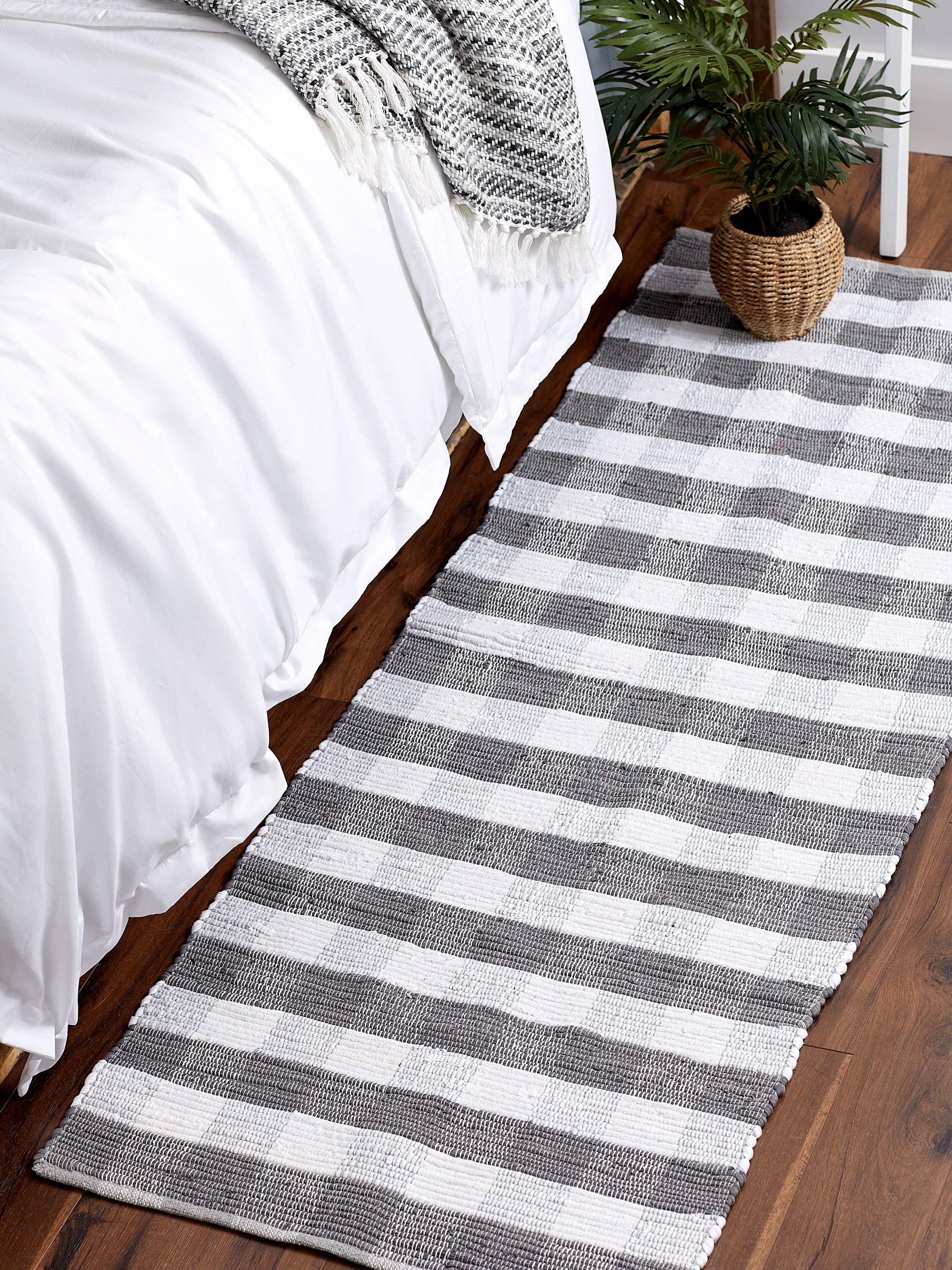 Welcome Home Unbeatable Deals - Wholesale Area Rug - Gray & White Buffalo Check Rag Rug 2Ft 3Inx6Ft7