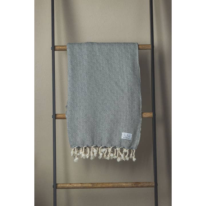 The Bali Market - Wholesale Bath Towel - Diamond Design Bath Towel with Unbleached Tassels