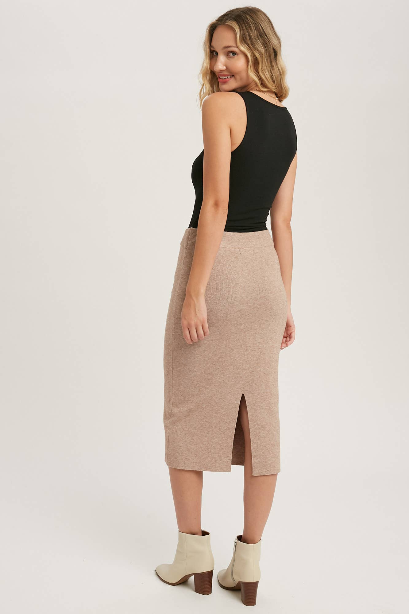 Bluivy - Wholesale Skirt - Women's - H LINE MIDI SWEATER SKIRT42