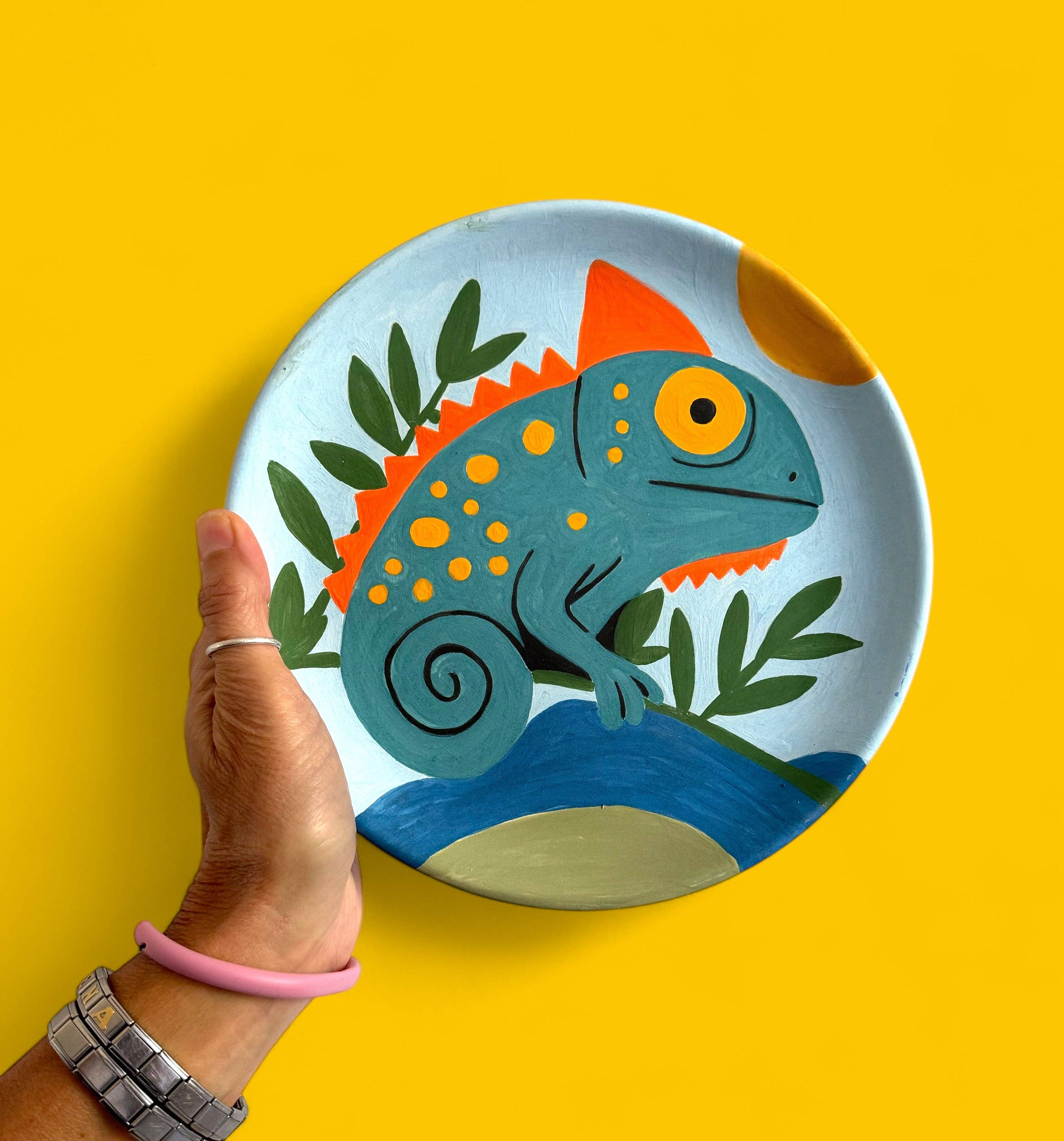 Thetis Art Studio - Vente Assiettes/plats/bols de décoration - L'assiette en céramique Caméléon