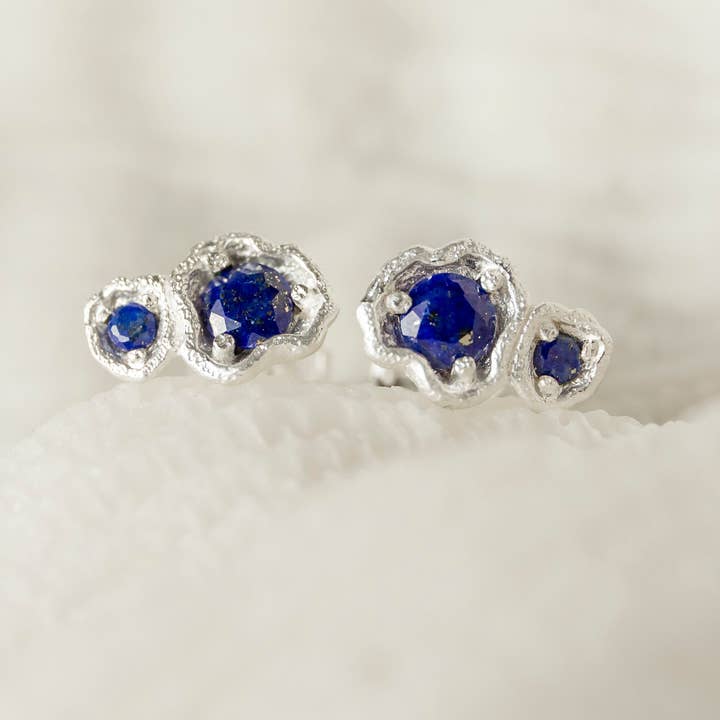 Brincos Trepadores de Prata com Lápis-Lazúli por atacado de Claire Hill Designs