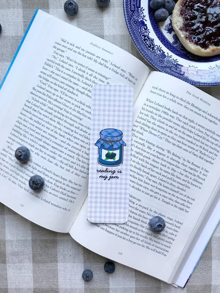 La lecture est ma confiture – Marque-page myrtille pour la vente par Little Town Studio