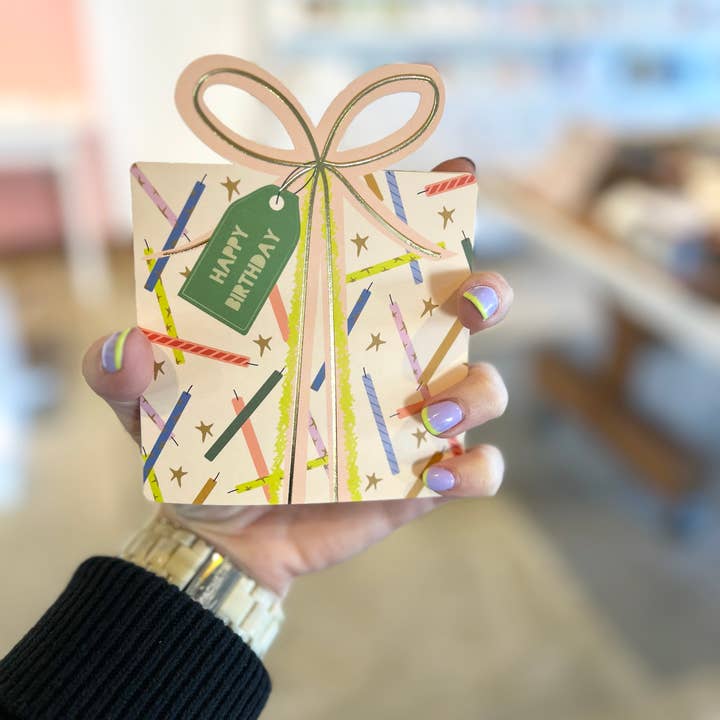 Ginger P. Designs - Vente Cartes d'anniversaire - Carte pliée découpée avec chandelles en forme d'étoile pour anniversaire1