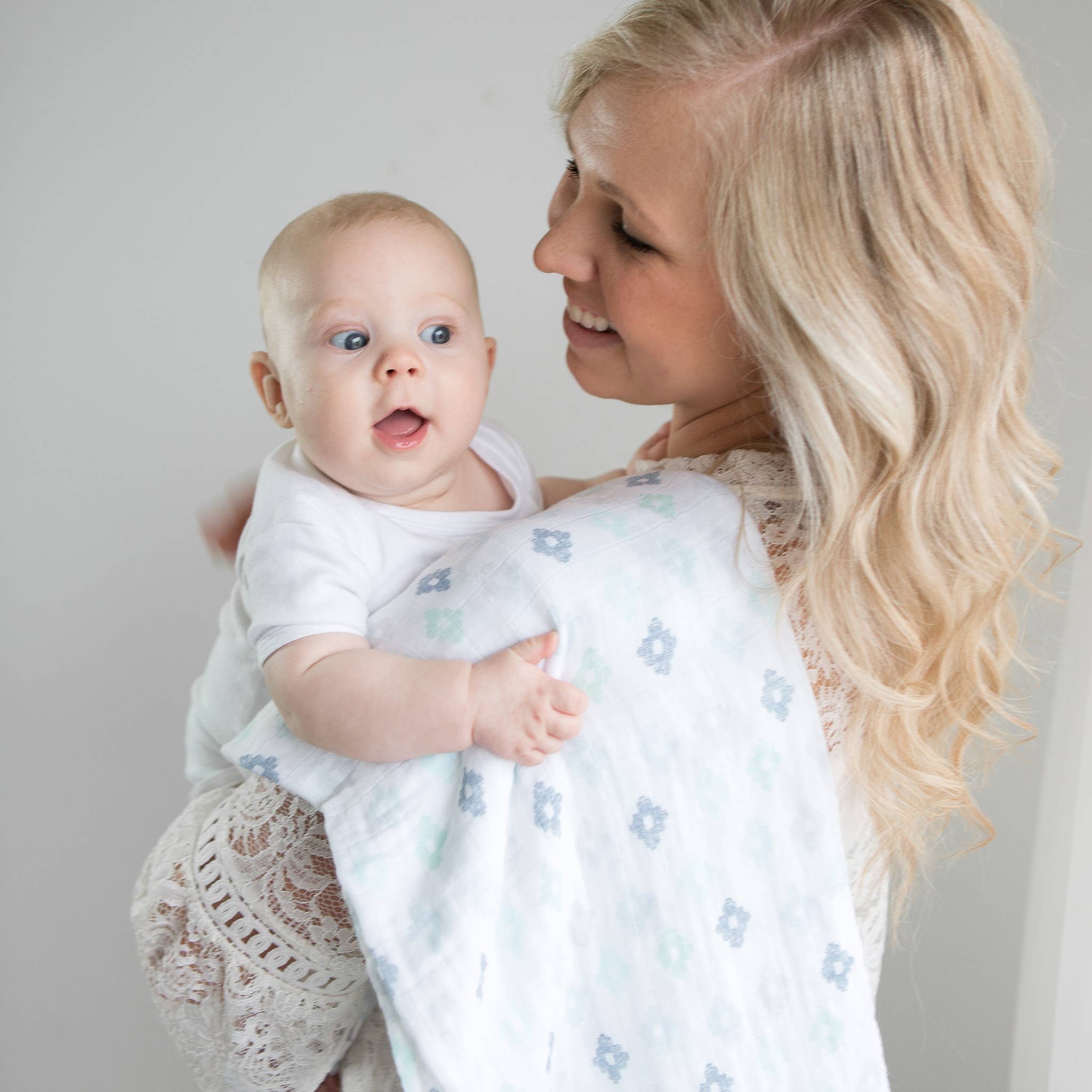 SwaddleDesigns - Wholesale Inbakerdoek - Baby - Indigo mousseline inbakerdeken, premium katoen2