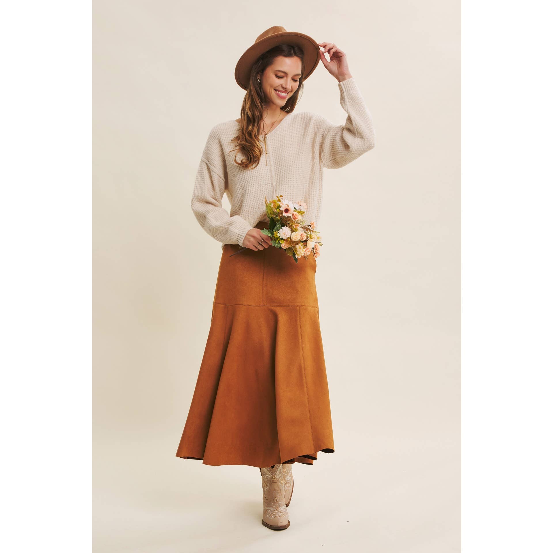 in february – wholesale Kjol - Dam – VEGANSK MOCKA PANELERAD A-LINJE MIDI-KJOL18