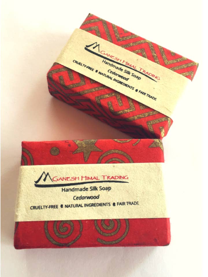 Savon en soie fait main - Parfum de cèdre pour la vente par Ganesh Himal Trading