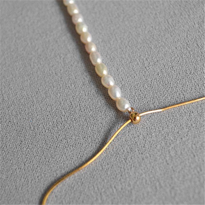 Revelari - Wholesale Pendant/Charm Necklace - Elegant Pearl and Gold Necklace with Pendant1