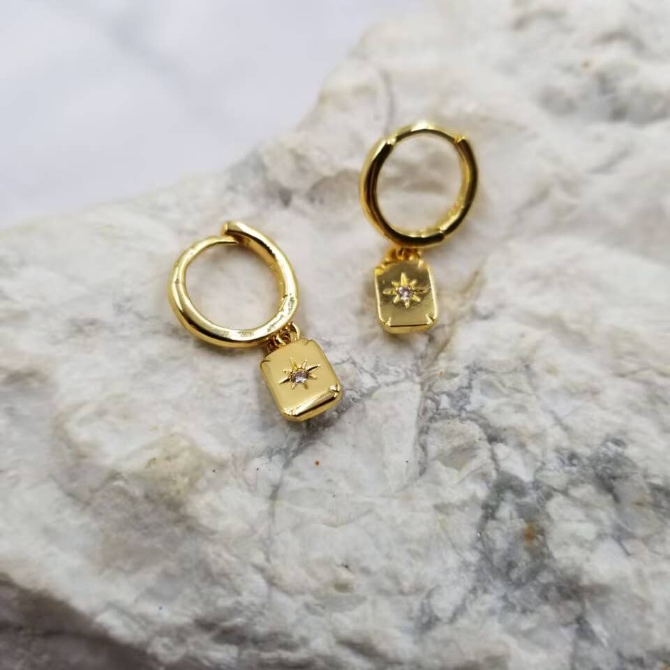 The Pretty Jewellery - Vendita all'ingrosso Orecchini a cerchietto - Orecchini a cerchio Huggie con mini stelle placcate in oro