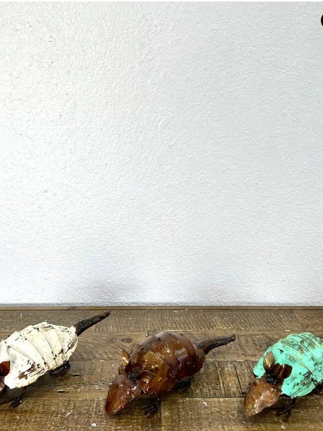 34-089 - Mini Bæltedyr - Assorterede Farver - 100 for engroshandel hos Rustic Farm