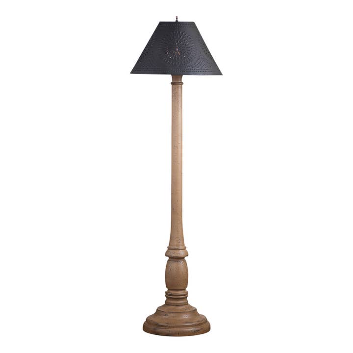 Lampadaire Americana Brinton House avec abat-jour texturé noir pour la vente par Irvin's Tinware