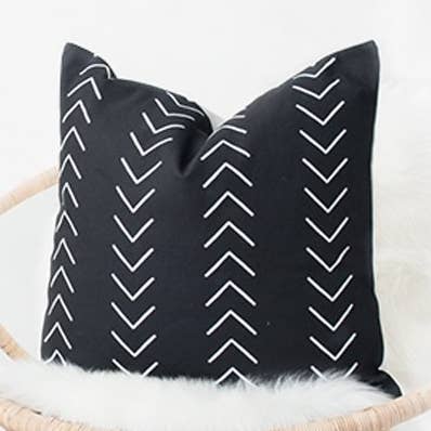 Afrikansk lera tyg design kasta kuddfodral, pilspets, svart för wholesale av Hofdeco