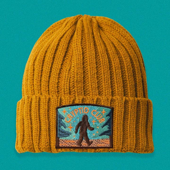 Bonnet en tricot torsadé Bigfoot Cryptid Club pour la vente par The Space Bureau