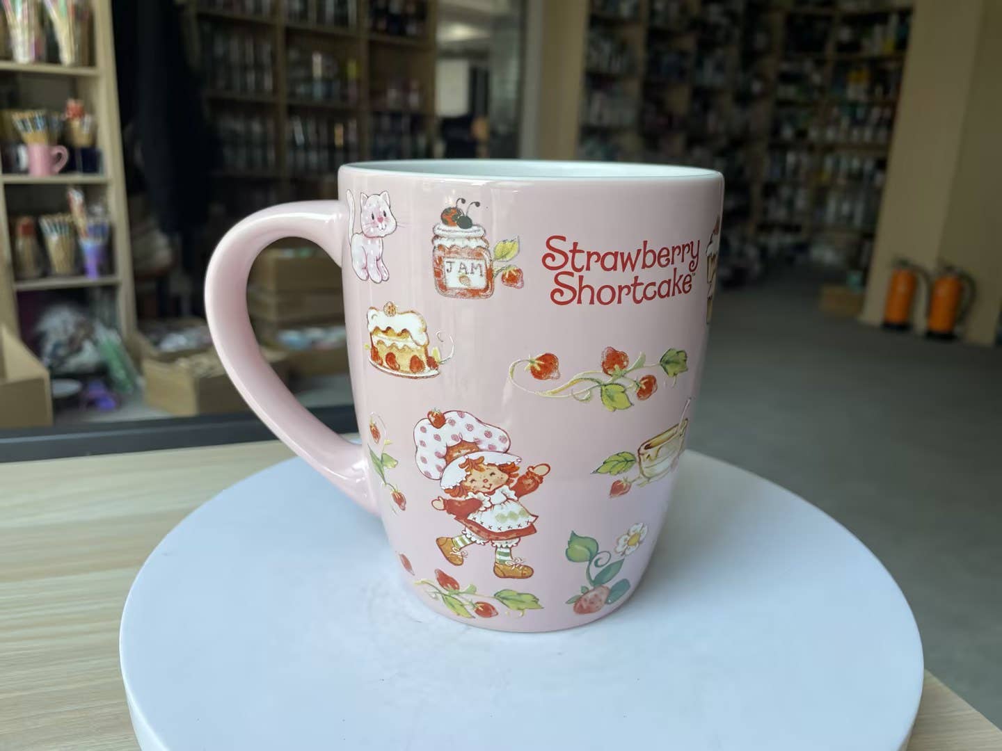 Silver Buffalo - Wholesale Coffee Mug - Strawberry Shortcake Berry Vines 25oz Curved Ceramic Mug1