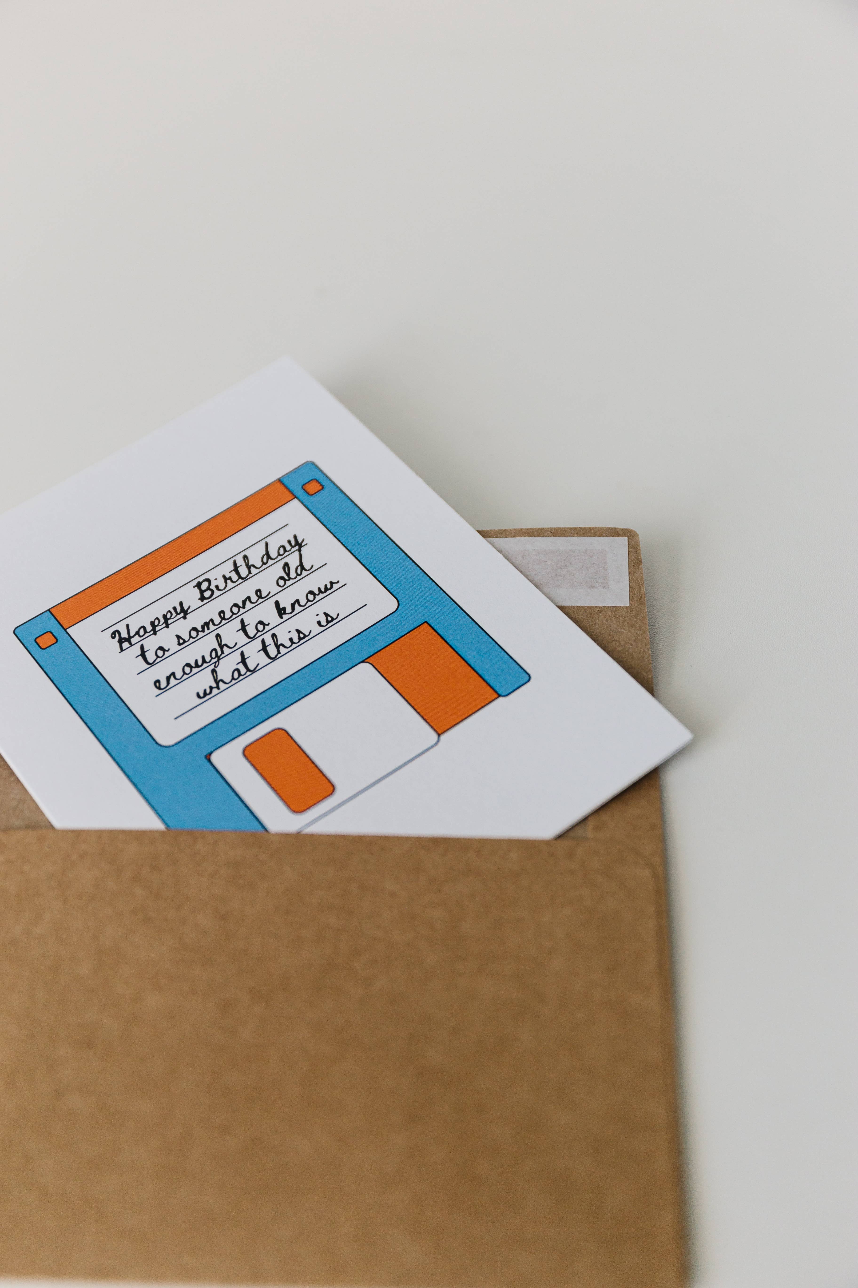 Marigold Press - Vendita all'ingrosso Biglietti di auguri - Divertente biglietto di auguri retrò anni '90 - Floppy Disk1