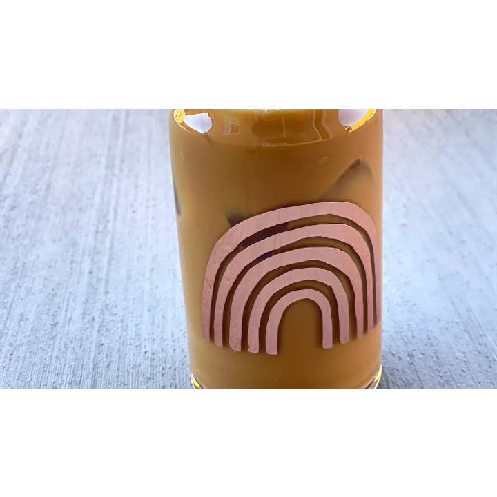 Coupe en verre Rainbow Beer Can pour la vente par KarenJailene Shop