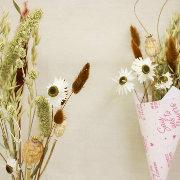 Boho Dried Flower Vase Arrangement – Daisies for wholesale by Wildestdreams.flowers