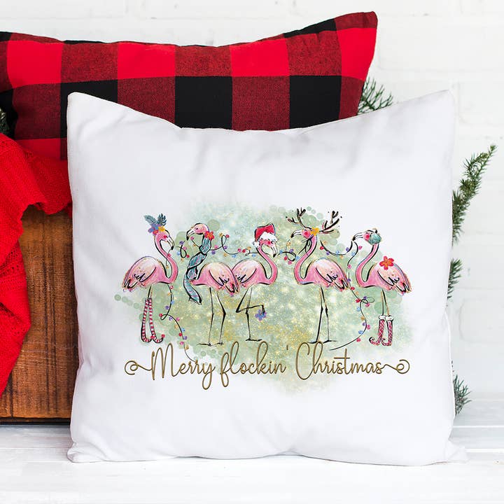 Coussin de Noël Flamingo, décor de Noël en juillet pour la vente par Canary Road