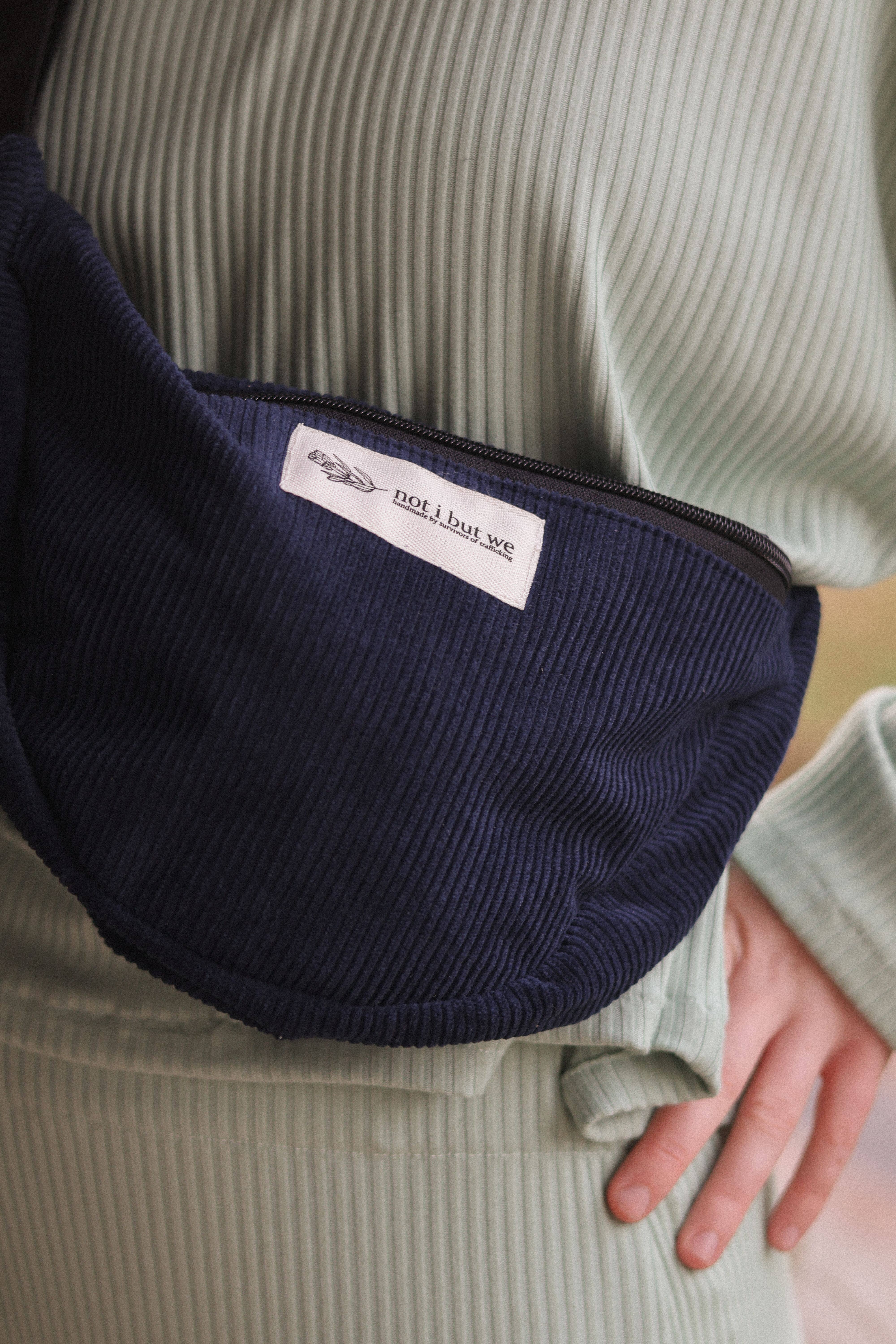 Not I But We - Vente Sac ceinture – unisexe - Sacs bandoulière recyclés | Fabriqués de manière éthique par des survivants8