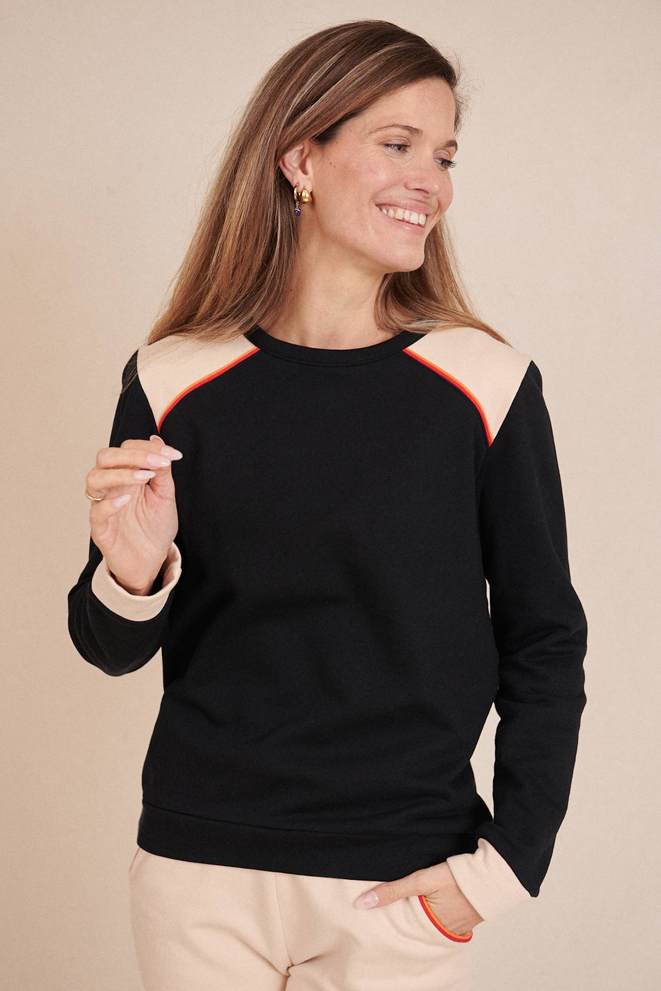 INADEA - Wholesale Knit Sweater - Women's - THEA Black Sweatshirt3