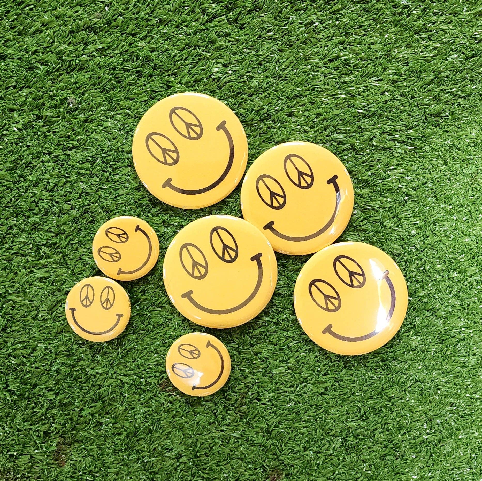 Hardworking Stoner - Vente Épinglettes/boutons - Signe de paix Smiley Face - gros bouton2