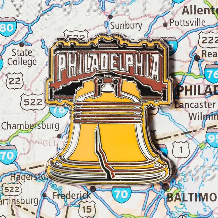 Pin's émaillé de Philadelphie pour la vente par Vagabond Heart