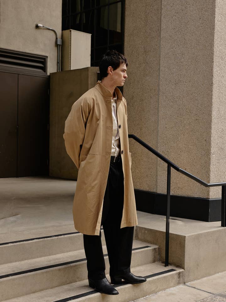 The Hughes Coat | Cappotto con colletto rotondo per la vendita all'ingrosso da parte di Common Market