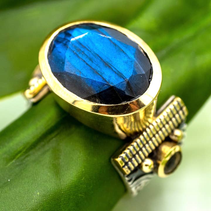 Baizaar - Wholesale Cocktail/Statement Ring - Sterling Silver Labradorite Cocktail Ring with Brass Accents0