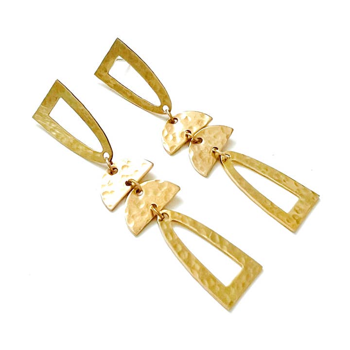 Orecchini pendenti in oro lungo arco per la vendita all'ingrosso da parte di Blue Begonia