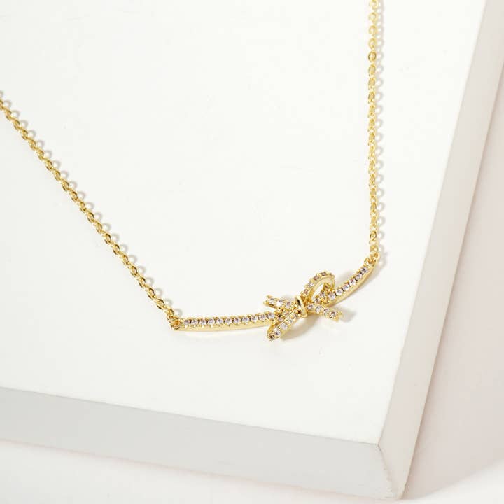 Collier Pendentif Nœud en Laiton Plaqué Or 18K pour la vente par OHBOOBA DESIGN