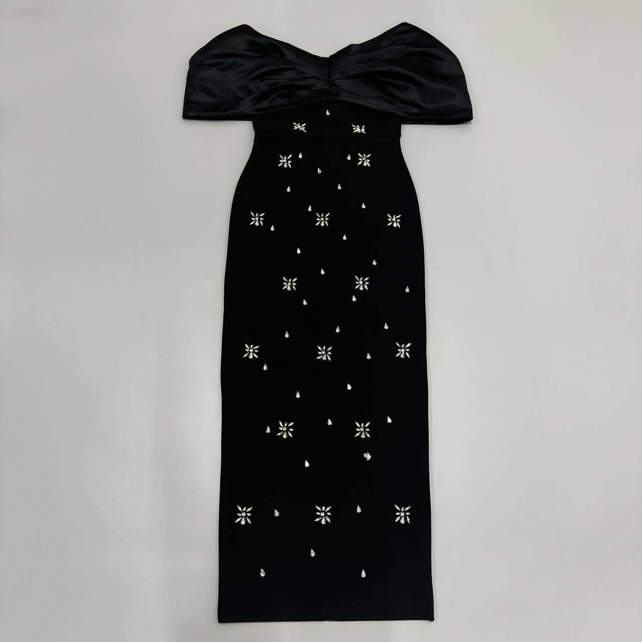 Productseeker – Vestido comprido - Mulher por atacado – DR829 Vestido de Outono com Ombros Descobertos e Laço de Strass7