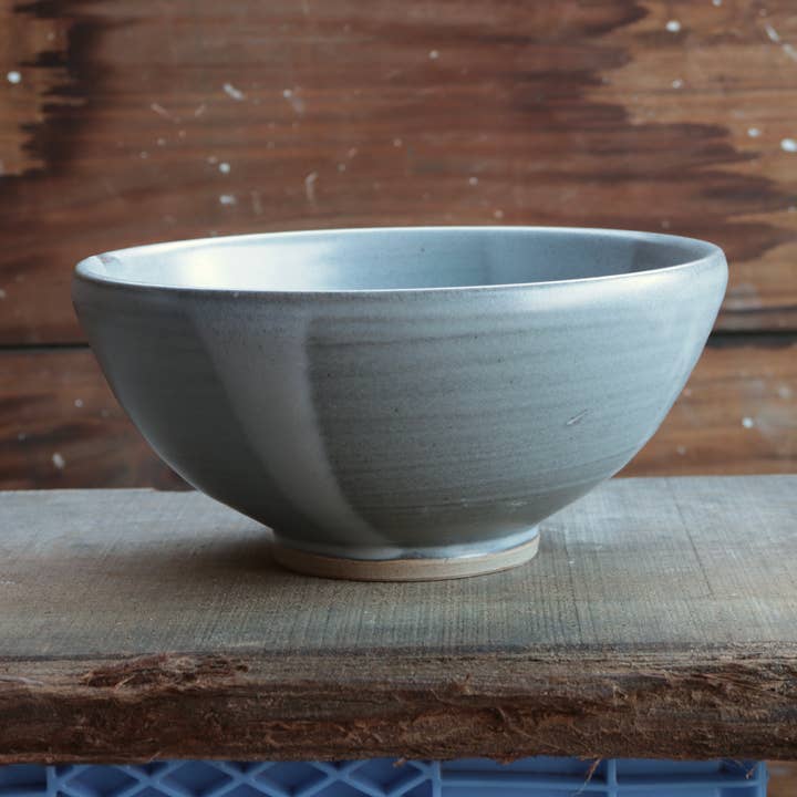 Bol de service 9-10" Émail gris pierre pour la vente par Matt Fishman Pottery