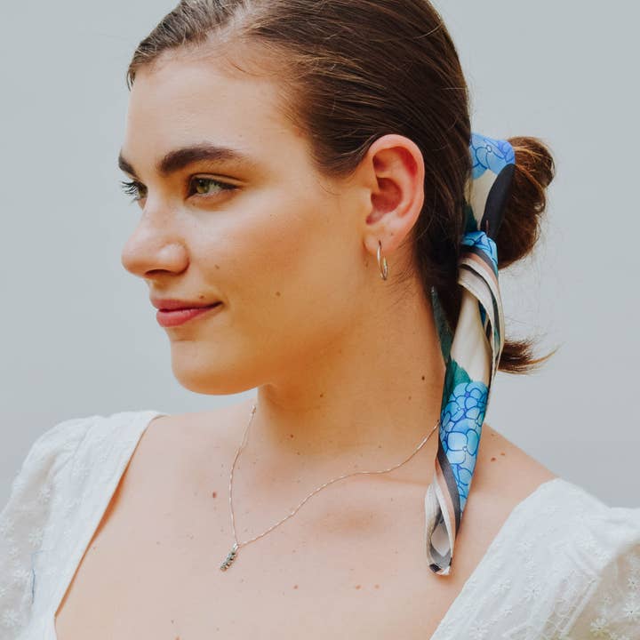 Arlo Goods – Großhandel Schal – Damen – Seidenschal mit Schlange und Hortensien5