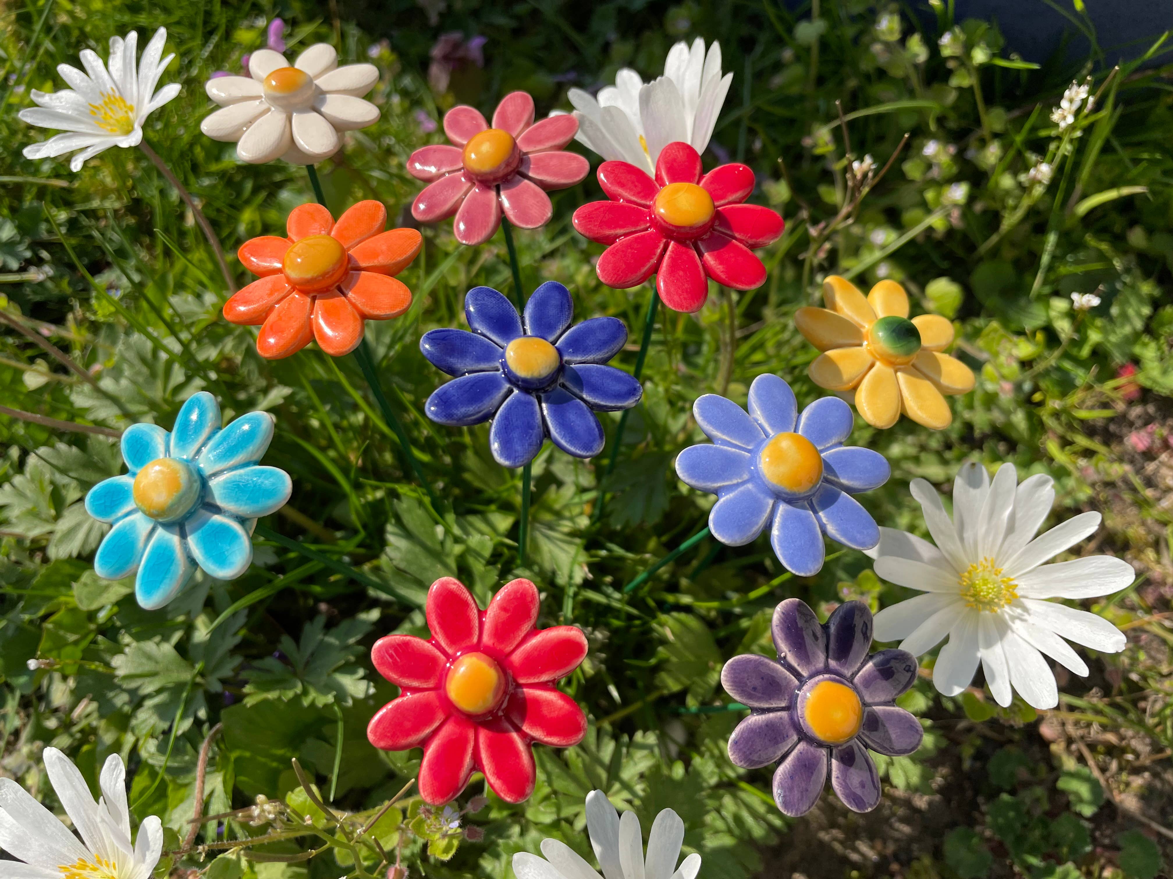 Pannonhem AB. - Wholesale Artificial Flowers - Ceramic Flower Daisy/small, Plant stake,Daisy on stem19