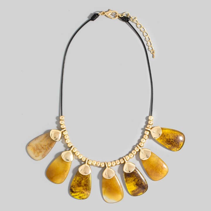 The Looks by Fame Accessories – wholesale Pendant/charm necklace – Resin Stone Dangle Statement Necklace1