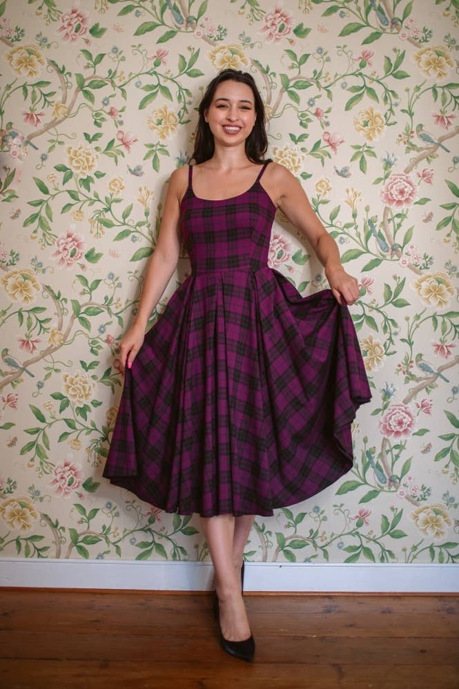 The Pretty Dress Company – wholesale Klänning - Dam – Priscilla Tartan Midiklänning2