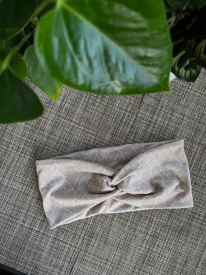 Cerchietto Mountains Twist marrone chiaro per la vendita all'ingrosso da parte di Radiant Wear