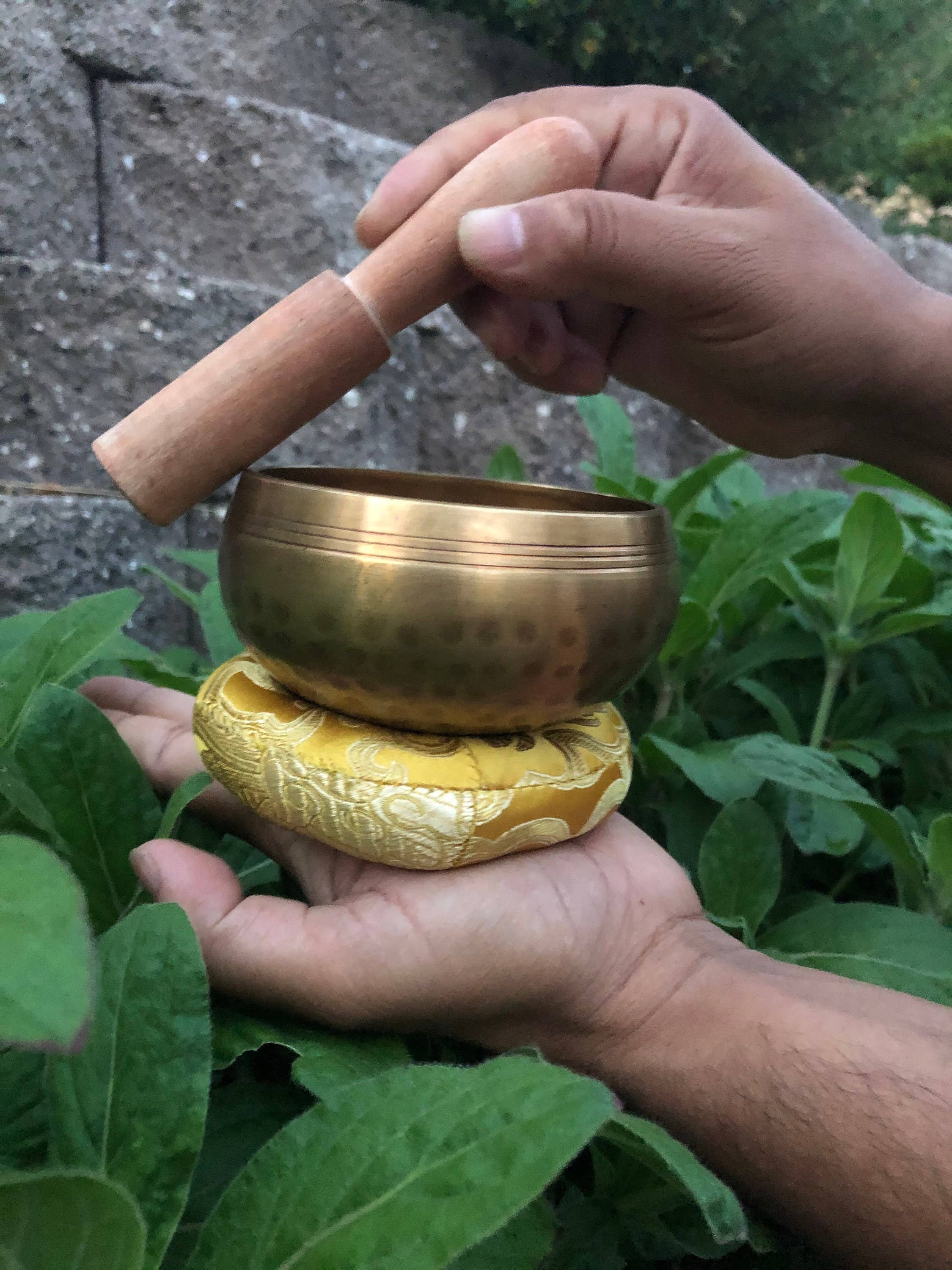 Like International – wholesale Meditation supplies – Himalayan Singing Bowl for Meditation & Stress Relief4