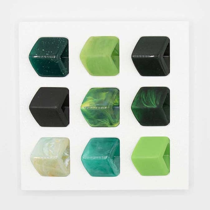 Espositore sostenibile per cubi in bioplastica stampata in 3D, verde per la vendita all'ingrosso da parte di FATES, style with a story