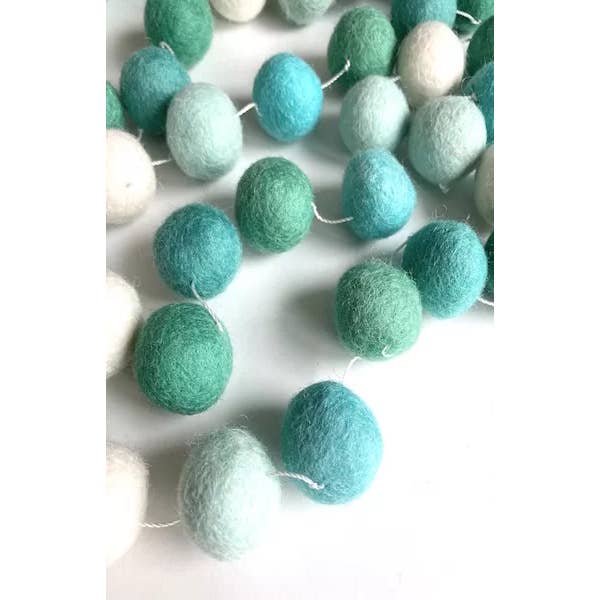 Ganesh Himal Trading - Wholesale Bunting/Garland - Handfelted Ball Garland